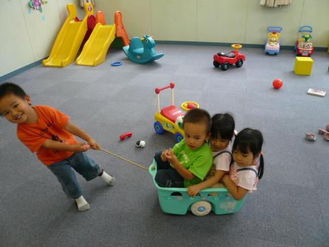 (写真)みんな、一緒に遊ばない?