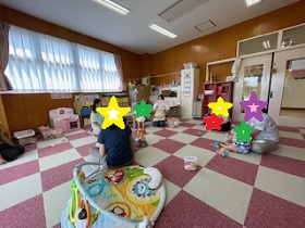 絵本の読み聞かせの写真