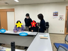 ペアレントプログラム討論中の写真