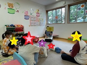 絵本の読み聞かせの写真1