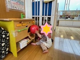 ボールで遊ぶ写真