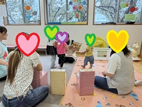 絵本の読み聞かせの写真