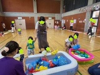 おさかなをとるこども