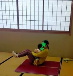 子どもを乗せてポーズ