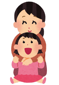 うしろから抱きしめているママ