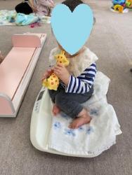 0歳児の体重測定