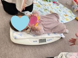 0歳児の体重測定