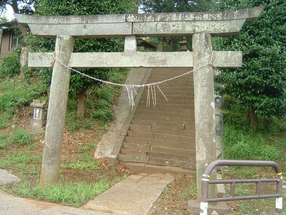 鷲神社の石造鳥居(市指定文化財)