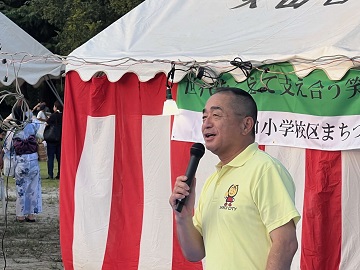 あいさつをする様子