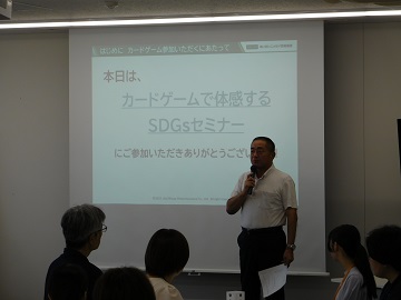 あいさつをする様子