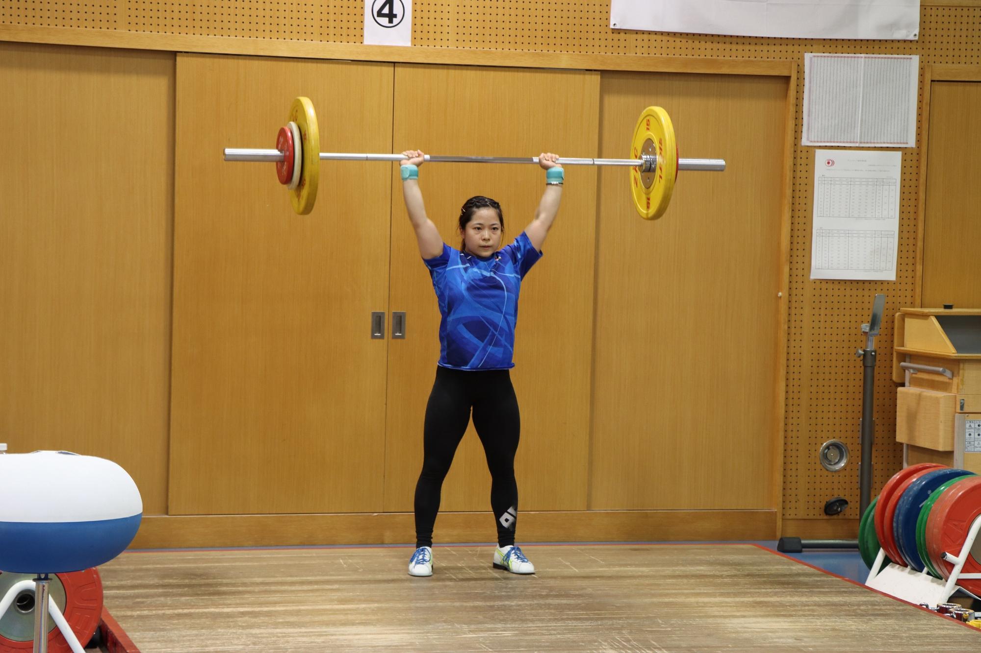 トレーニングに集中する鈴木選手