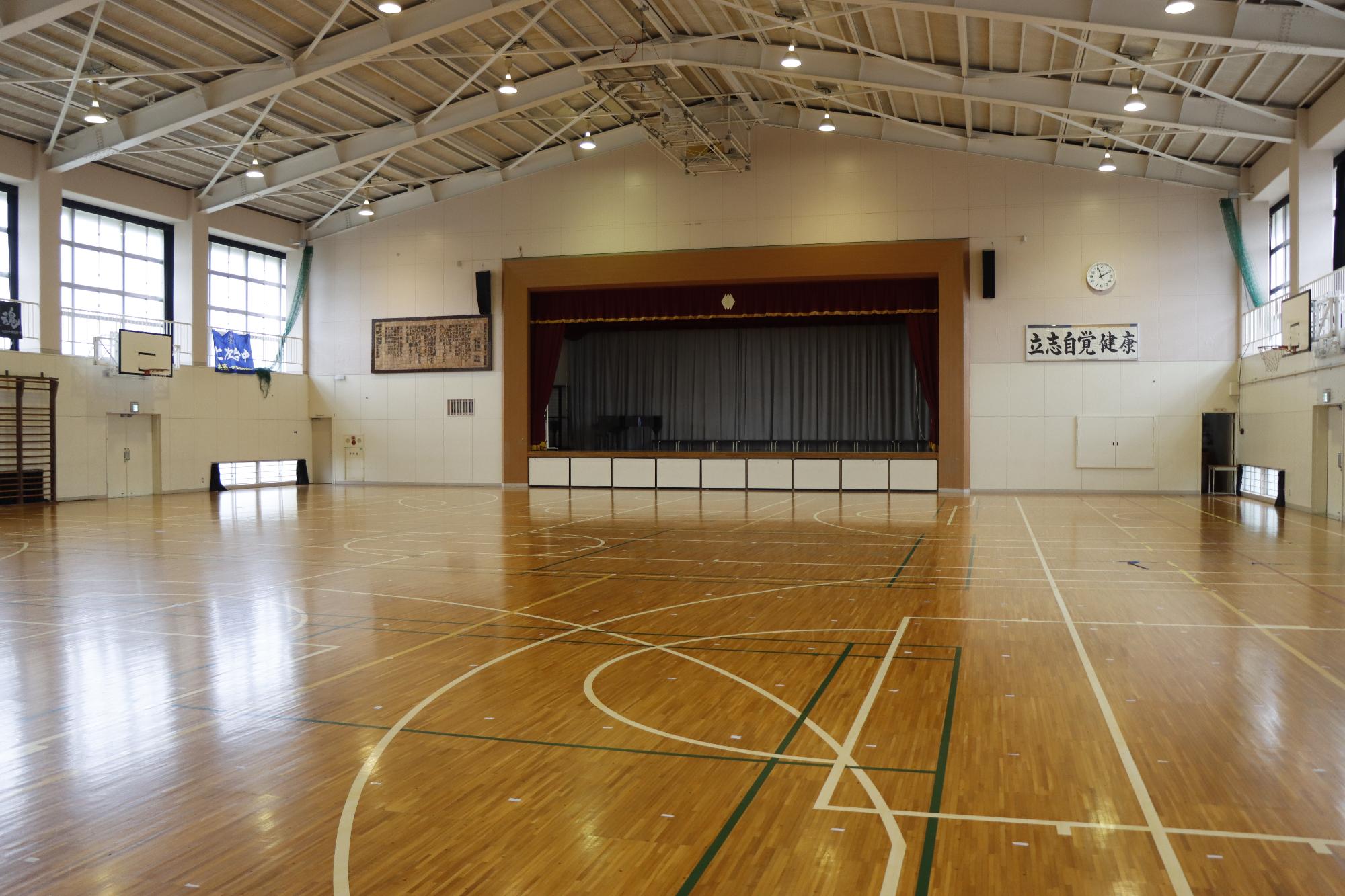 体育館内