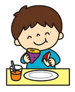 お芋とリンゴを食べる子供