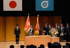 （写真）団旗・消防旗入場