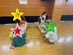 箱モグラたたき遊びの様子