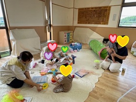 保育中のこども達の写真