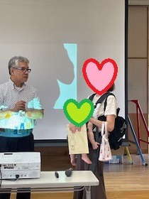 講演後の質問タイムの写真