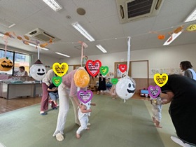 親子でダンスする写真その2