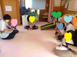 絵本の読み聞かせ