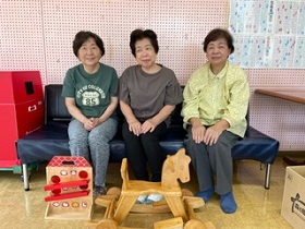 赤ちゃん木育広場のボランティアの皆さんの写真