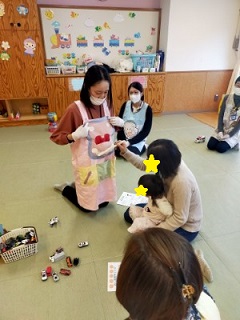 カバのはみがきをするこども