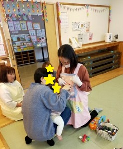 かばのはみがきをするこども