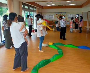 親子で抱っこしてリラックス