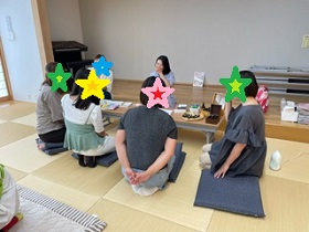 ママたちの懇談中の写真