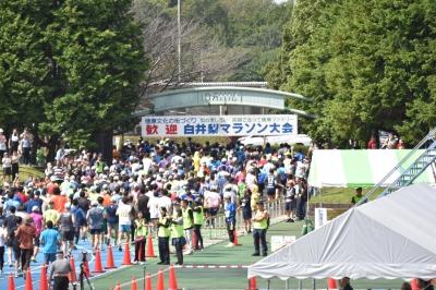 場外へのゲート付近の様子です。