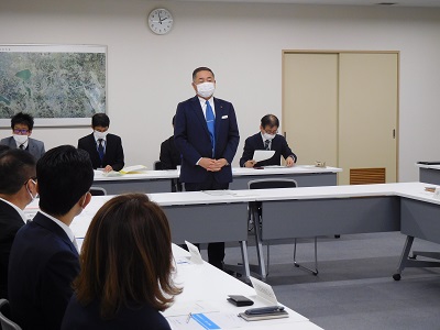 北総線沿線地域活性化協議会にてあいさつをする様子