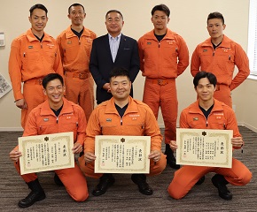 第48回消防救助技術千葉県大会優勝の報告を受けた際の記念撮影