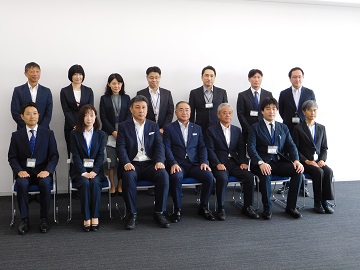 辞令交付式の際の記念撮影