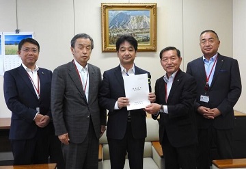 要請活動の際の記念撮影