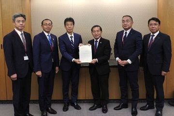 要請活動の際の記念撮影