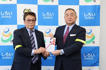 贈呈式での記念撮影