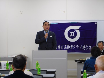 あいさつをする様子