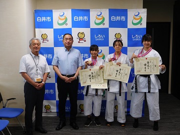 表敬訪問の際の記念撮影