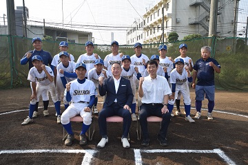 激励の際の記念撮影