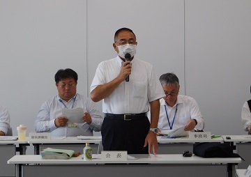 あいさつをする様子