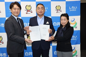 答申の際の記念撮影