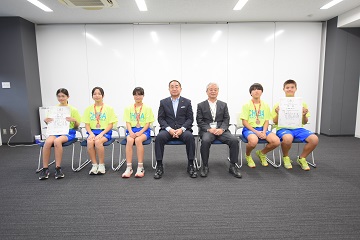 表敬訪問の際の記念撮影