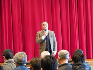 あいさつをする様子