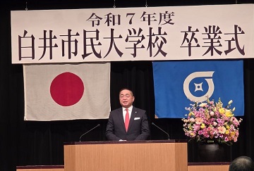 あいさつをする様子