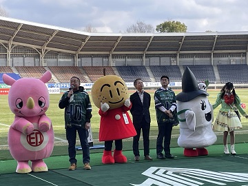 あいさつをする様子