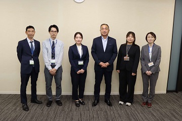 まちづくり支援職員との記念撮影