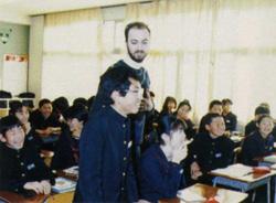 町に初の英語指導助手(1989年8月)
