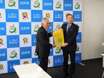 ランドセルカバー贈呈式