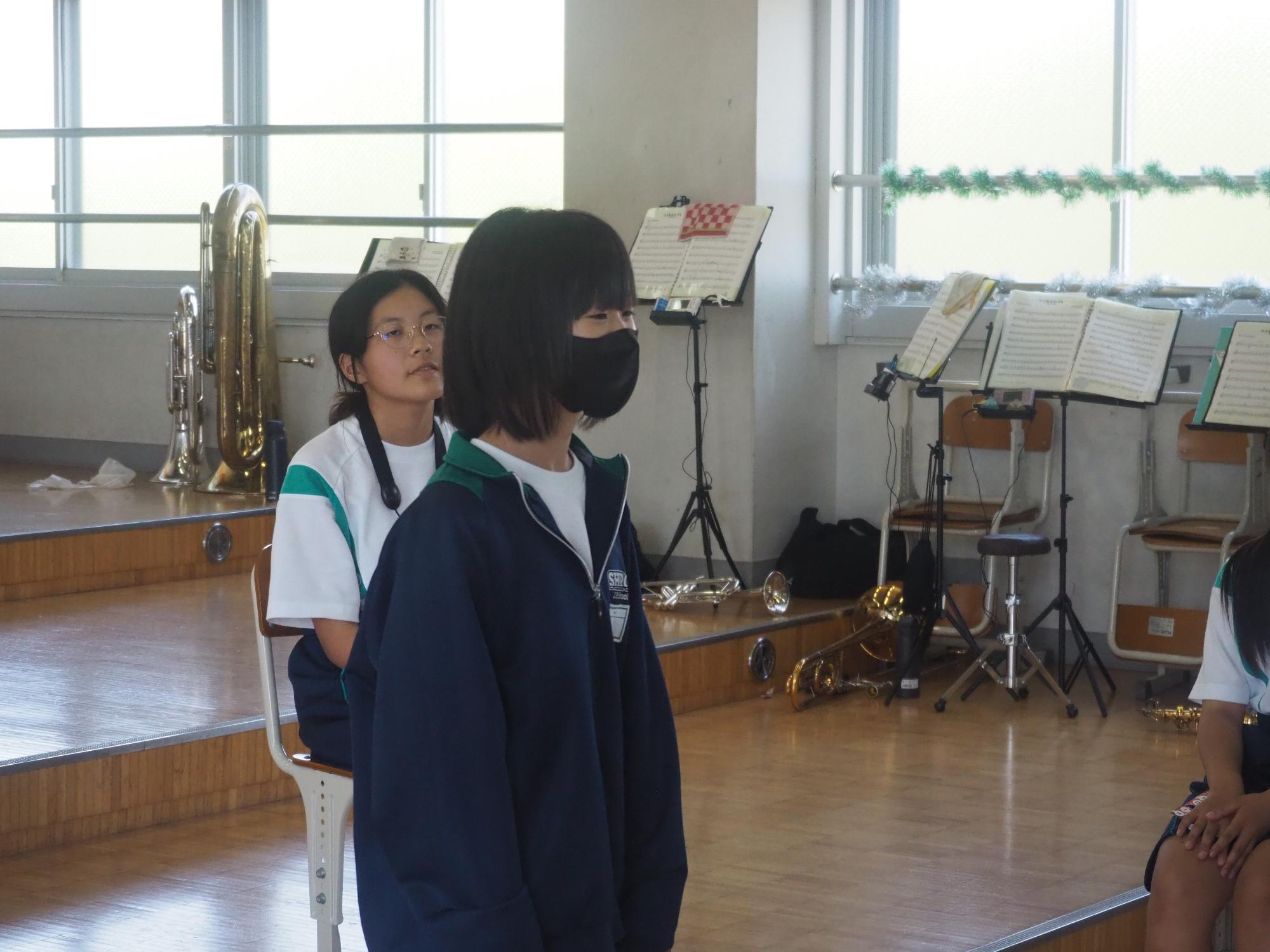 お礼の言葉を話す2年生