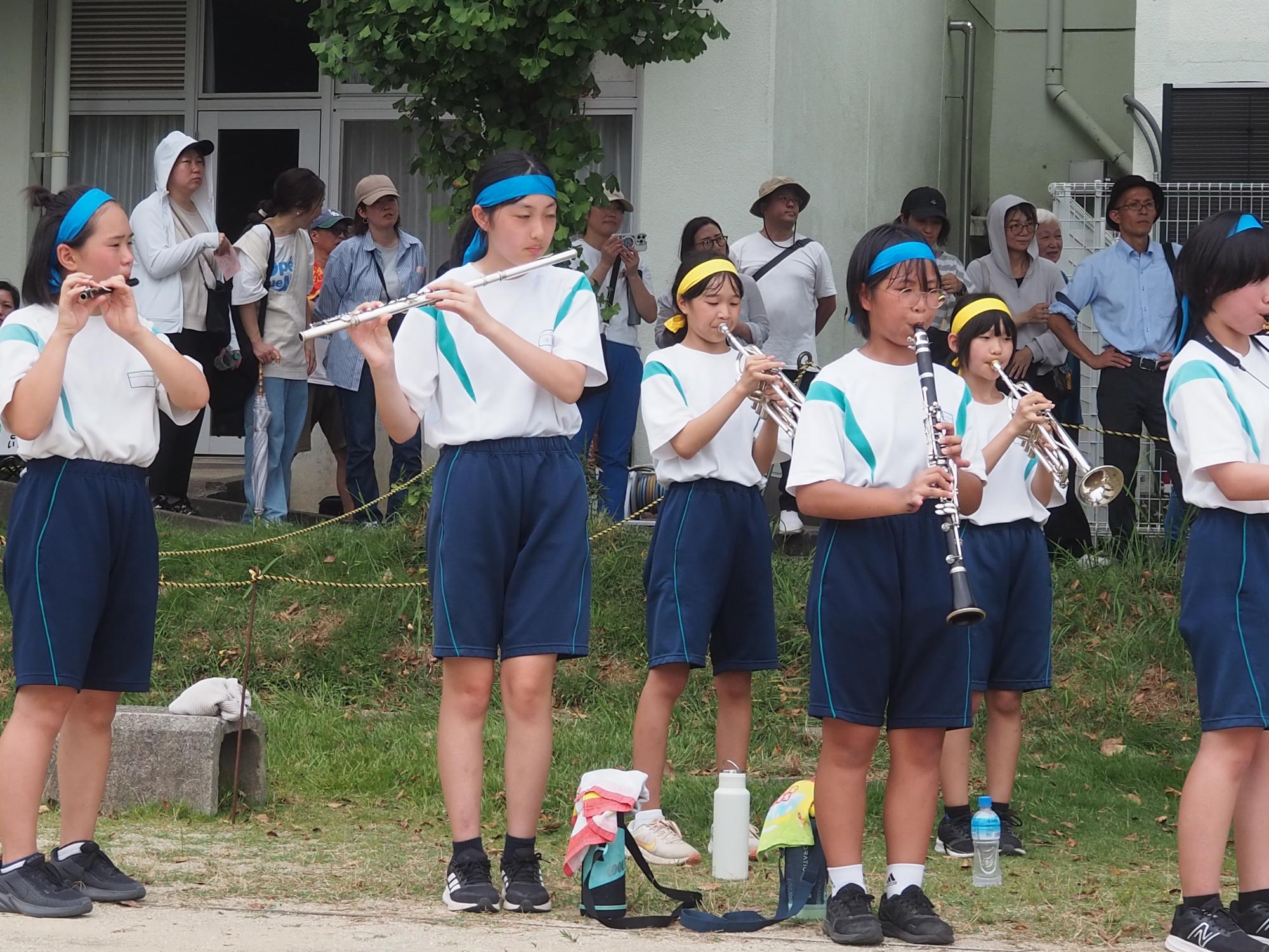 演奏している姿2