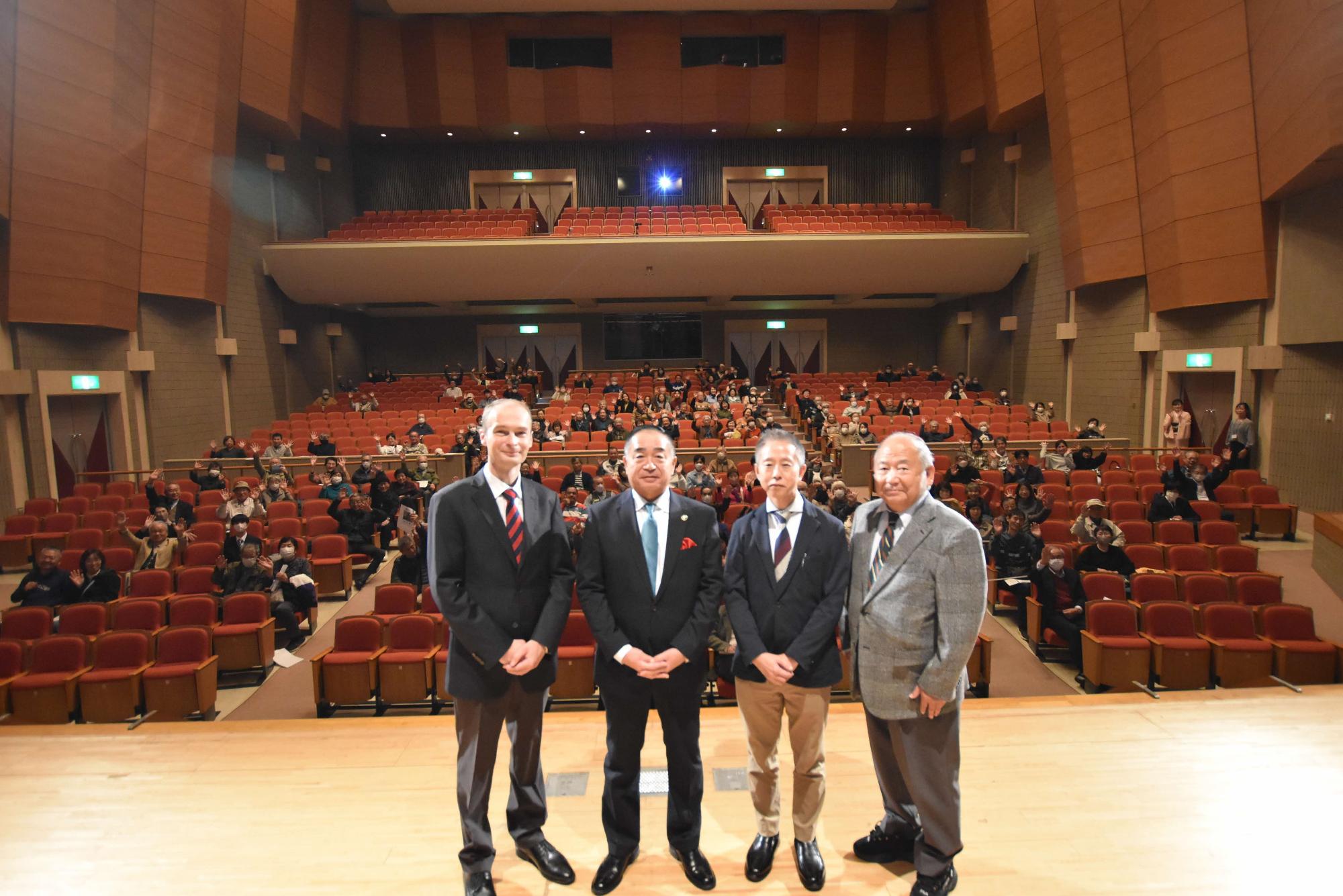 ブルガリア共和国大使講演会集合写真